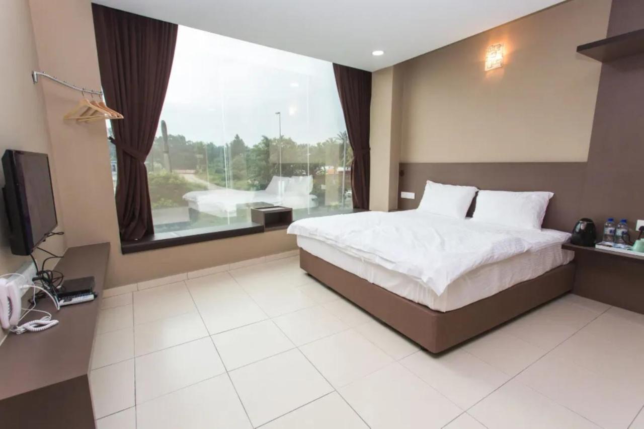 Tropika Garden Hotel Kulai Джохор-Бару Экстерьер фото