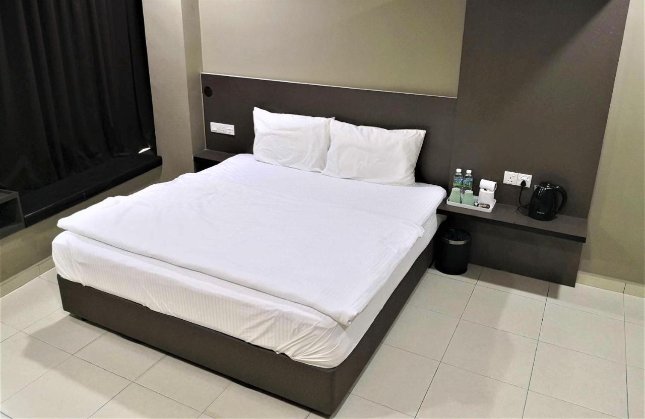Tropika Garden Hotel Kulai Джохор-Бару Экстерьер фото