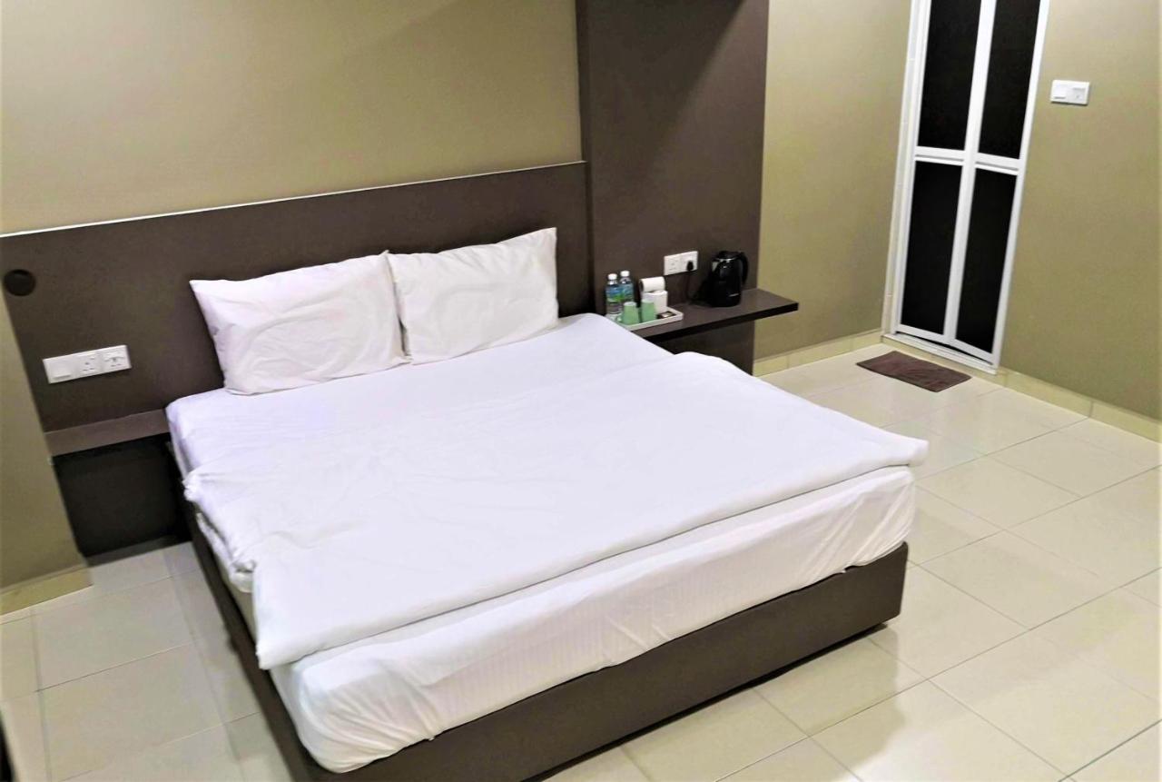 Tropika Garden Hotel Kulai Джохор-Бару Экстерьер фото