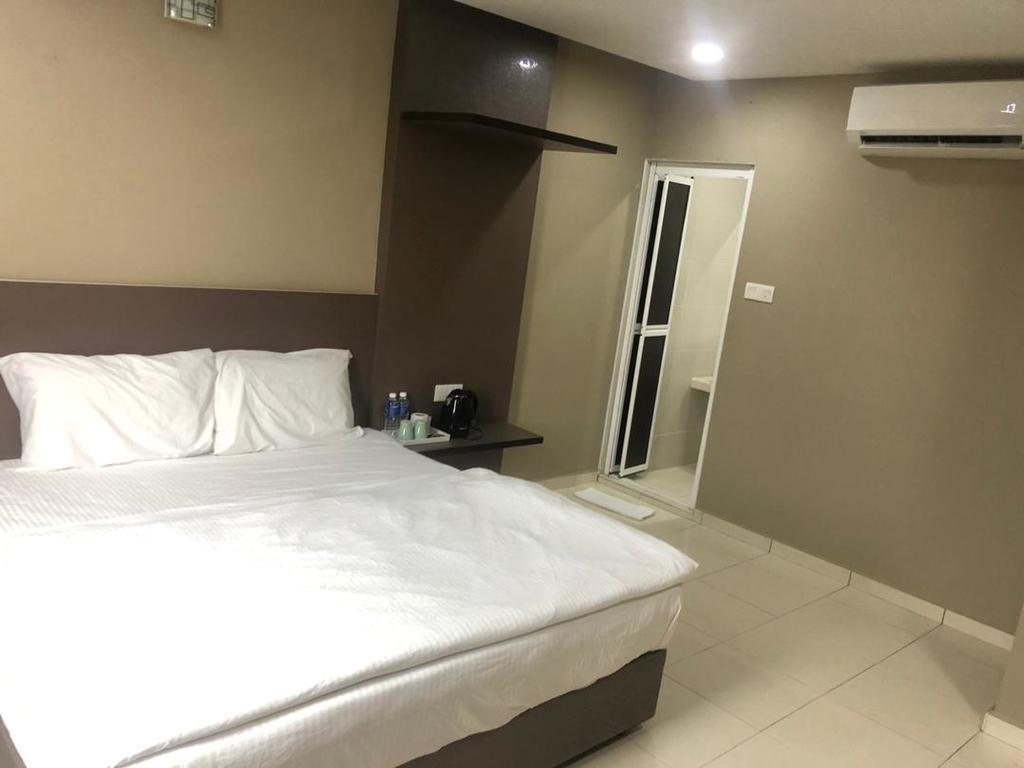 Tropika Garden Hotel Kulai Джохор-Бару Экстерьер фото